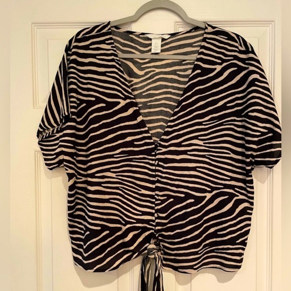 H&M Zebra Print Button Front Crop Top Sz 14 - image 1